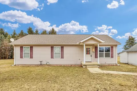 7545 Walnut St, East Lynn, IL 60932