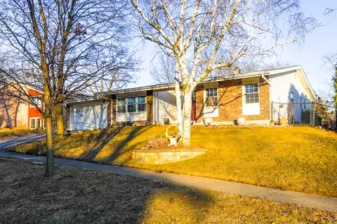 6125 Jackson Ct, Woodridge, IL 60517