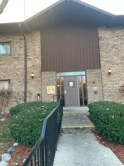 100 Willow Ln #104, Willow Springs, IL 60480