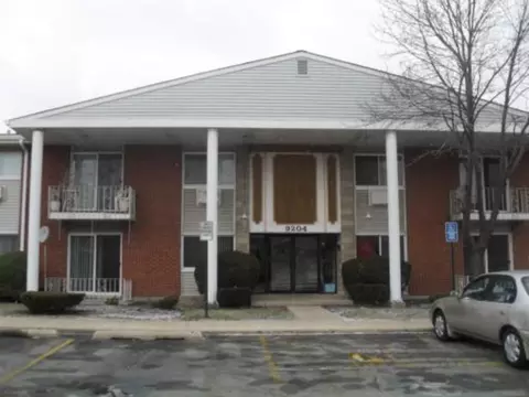 9204 Bumble Bee Dr #1B, Des Plaines, IL 60016
