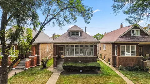 4949 W Oakdale Ave, Chicago, IL 60641