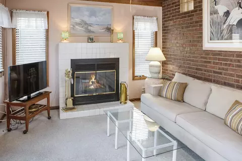 330 Harding Ave, Des Plaines, IL 60016 photo 12