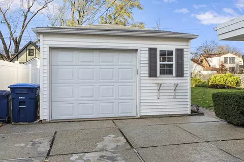 330 Harding Ave, Des Plaines, IL 60016 photo 25