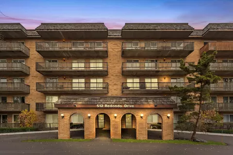 512 Redondo Dr #105, Downers Grove, IL 60516