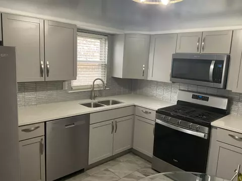 8321 S Dante Ave, Chicago, IL 60619 photo 21
