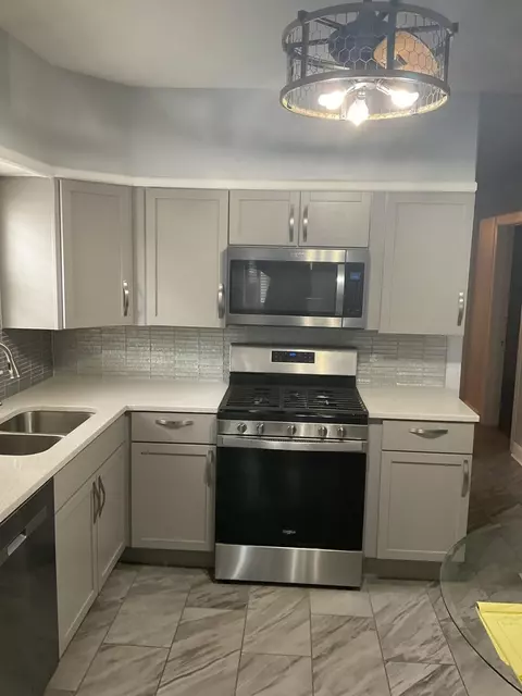 8321 S Dante Ave, Chicago, IL 60619 photo 20