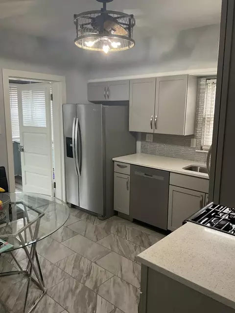 8321 S Dante Ave, Chicago, IL 60619 photo 19
