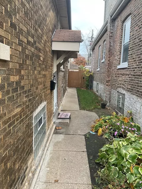 8321 S Dante Ave, Chicago, IL 60619 photo 4