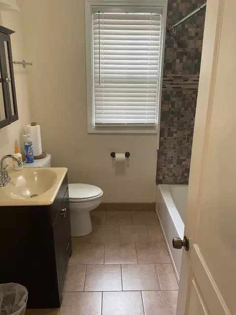 8321 S Dante Ave, Chicago, IL 60619 photo 12