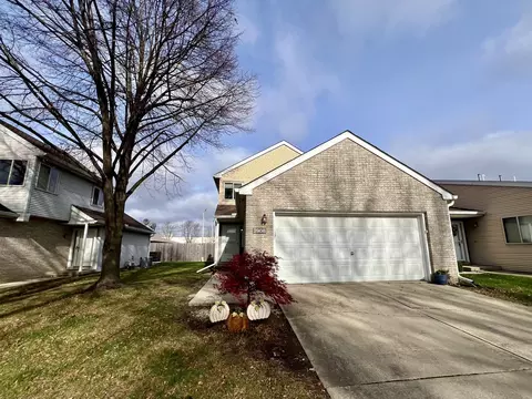 2908 Sierra Dr, Champaign, IL 61822