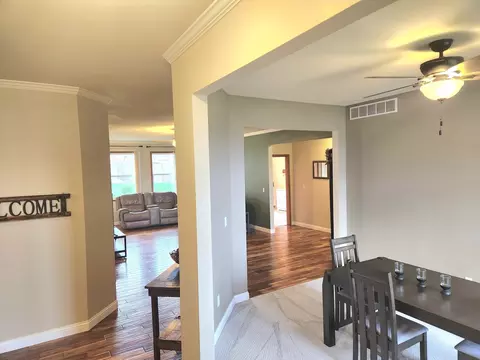 10316 Hawks Pointe Trl, Roscoe, IL 61073 photo 2