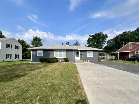 1528 Division St, Charleston, IL 61920