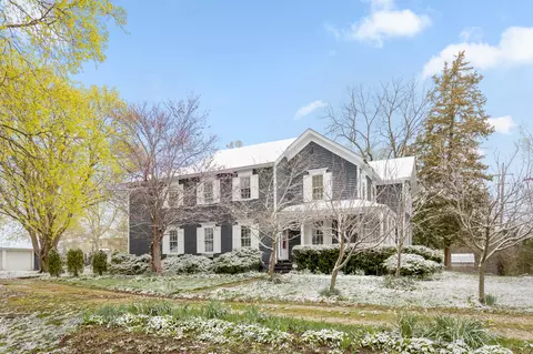 730 N Hough St, Barrington, IL 60010