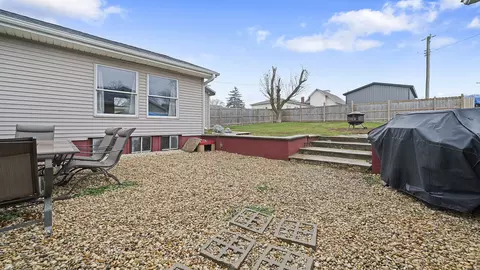 Exterior - 101 E 2nd St, Leaf River, IL 61047 photo 2 of 4