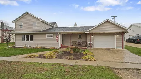 101 E 2nd St, Leaf River, IL 61047