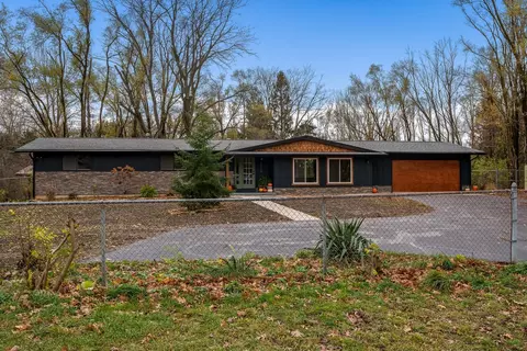 8279 Mccurry Rd, Roscoe, IL 61073