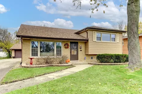 402 Carey Ct, Chicago Heights, IL 60411
