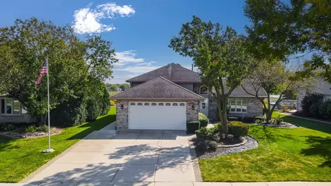 7607 W Lakeside Dr, Frankfort, IL 60423
