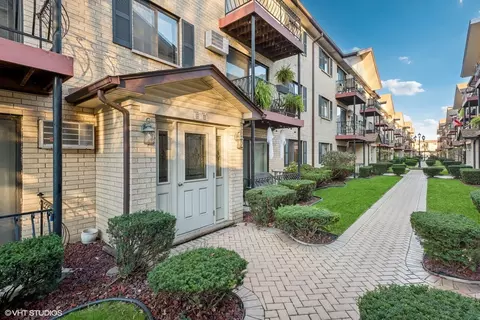 5159 N East River Rd #201A, Chicago, IL 60656