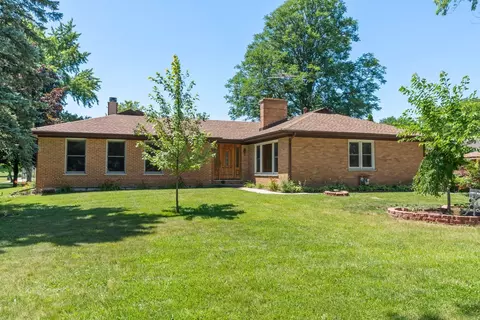 2320 W White Oak St, Arlington Heights, IL 60005
