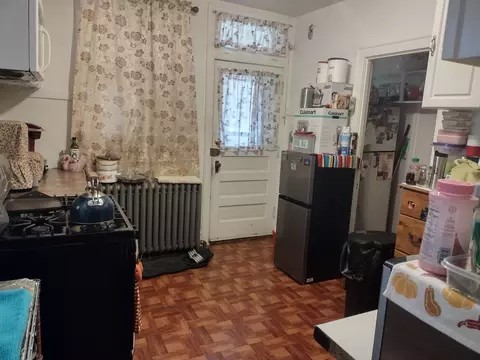 Kitchen - 6214 N Artesian Ave, Chicago, IL 60659 photo 1 of 3