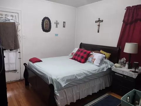Bedroom - 6214 N Artesian Ave, Chicago, IL 60659 photo 2 of 2