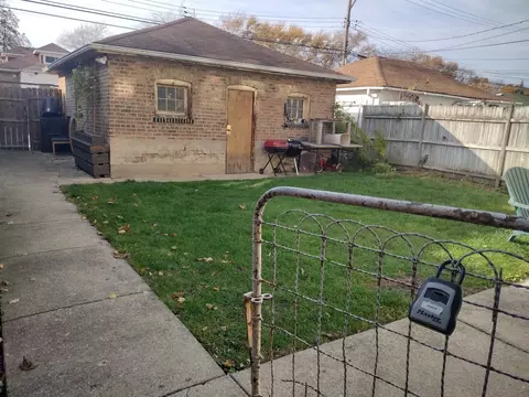 Exterior - 6214 N Artesian Ave, Chicago, IL 60659 photo 2 of 3