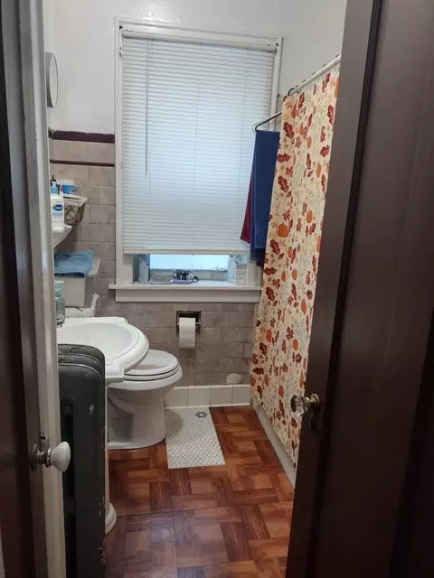 Bath - 6214 N Artesian Ave, Chicago, IL 60659 photo 1 of 1