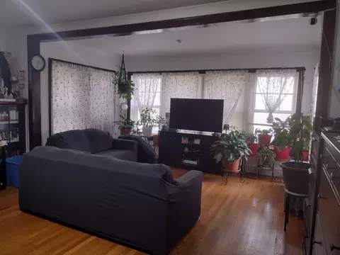 Living - 6214 N Artesian Ave, Chicago, IL 60659 photo 1 of 2