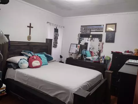 Bedroom - 6214 N Artesian Ave, Chicago, IL 60659 photo 1 of 2