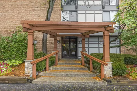 1833 Four Lakes Ave #4A, Lisle, IL 60532