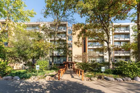 6010 Oakwood Dr #1D, Lisle, IL 60532