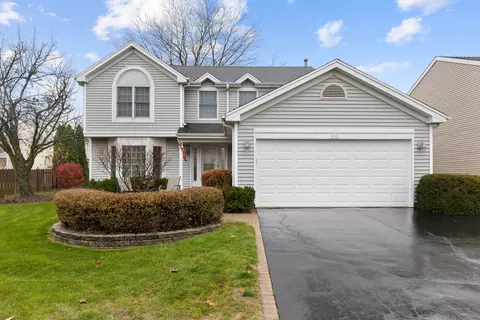 948 Hill Crest Dr, Carol Stream, IL 60188