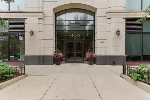 451 W Huron St #1406, Chicago, IL 60654