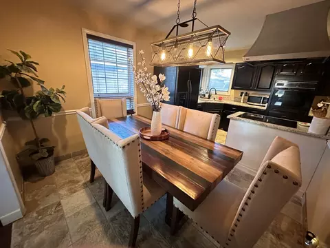 Dining - 5821 Superior St, Berkeley, IL 60163 photo 4 of 4
