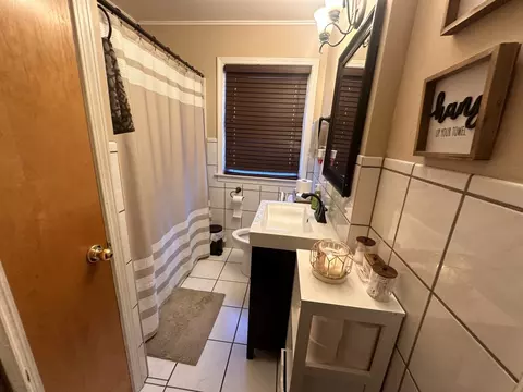 Bath - 5821 Superior St, Berkeley, IL 60163 photo 1 of 2