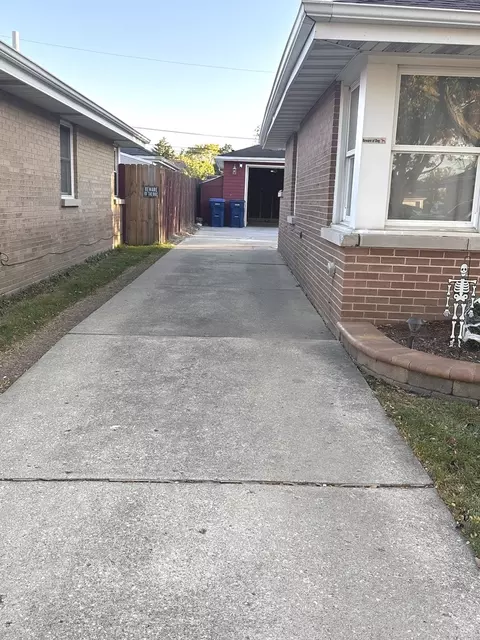Exterior - 5821 Superior St, Berkeley, IL 60163 photo 5 of 8