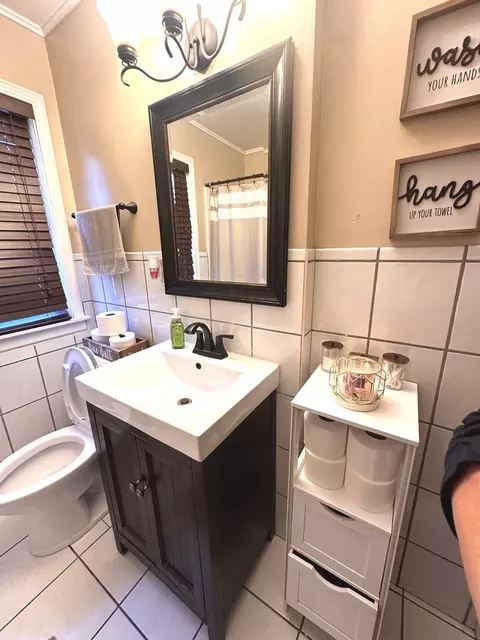 Bath - 5821 Superior St, Berkeley, IL 60163 photo 2 of 2
