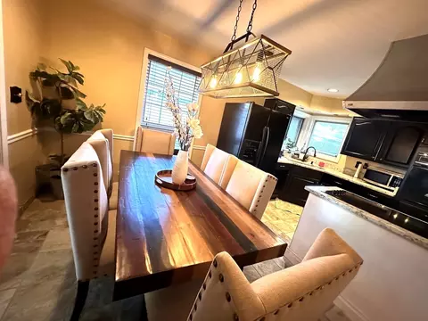 Dining - 5821 Superior St, Berkeley, IL 60163 photo 3 of 4
