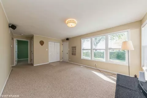 Living - 2506 Kirchoff Rd, Rolling Meadows, IL 60008 photo 3 of 4