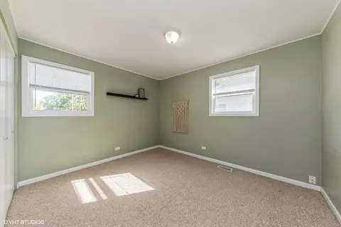 Bedroom - 2506 Kirchoff Rd, Rolling Meadows, IL 60008 photo 1 of 2