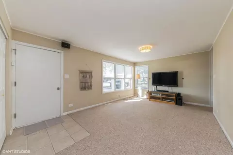 Living - 2506 Kirchoff Rd, Rolling Meadows, IL 60008 photo 2 of 4
