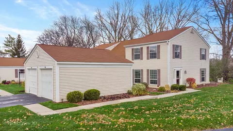 146 Bright Oaks Cir, Cary, IL 60013