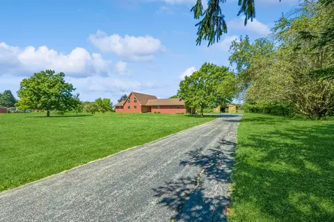 19108 Lincoln Rd, Harvard, IL 60033