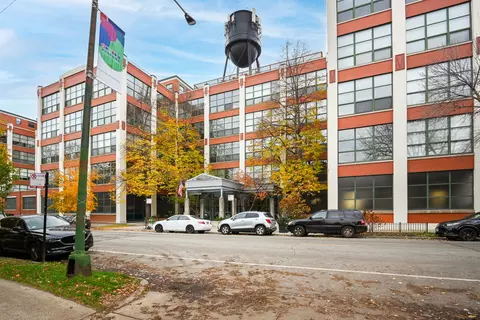 1800 W Roscoe St #311, Chicago, IL 60657