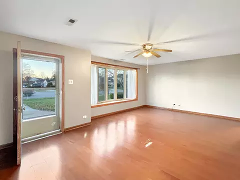 1149 S 3rd Ave, Des Plaines, IL 60016 photo 4