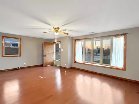 1149 S 3rd Ave, Des Plaines, IL 60016 photo 3