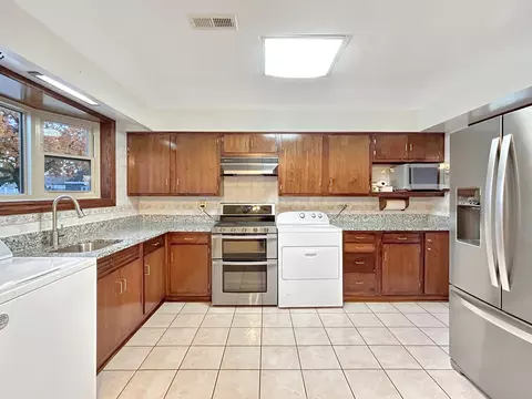 1149 S 3rd Ave, Des Plaines, IL 60016 photo 10