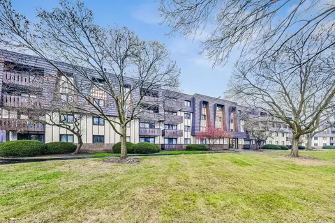 13200 W Heiden Cir #2408, Lake Bluff, IL 60044