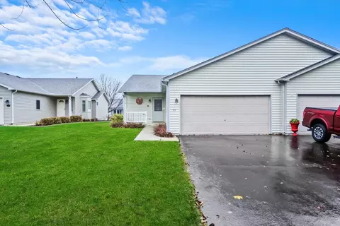 35 S Walnut Dr, North Aurora, IL 60542